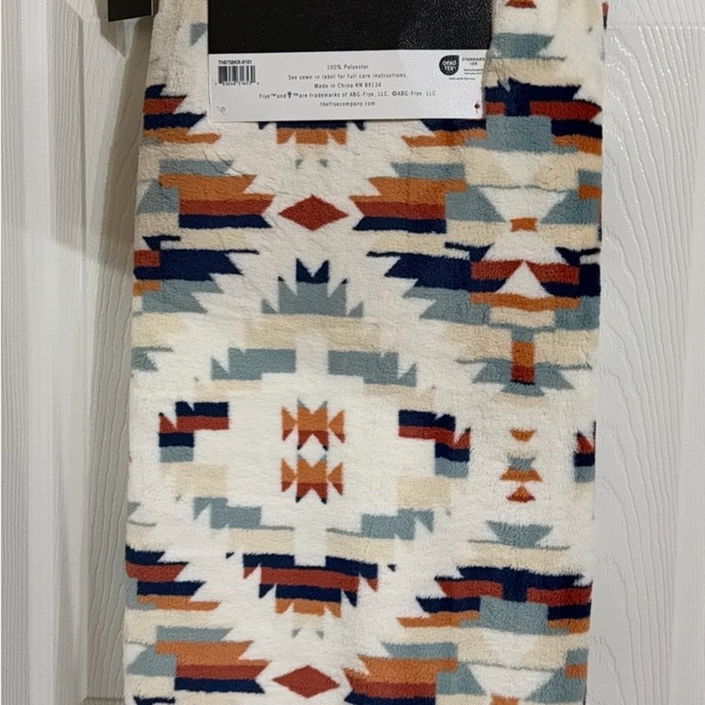NEW FRYE Aztec Etching Reversible Throw Blanket Multi Color 50"x70" - Picture 2 of 4
